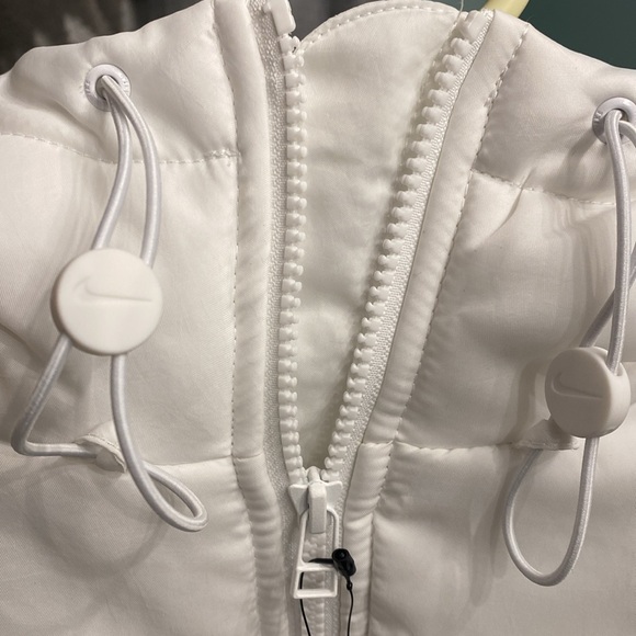 NWT Nike Therma Fit Winter Jacket. Size L - Picture 8 of 8